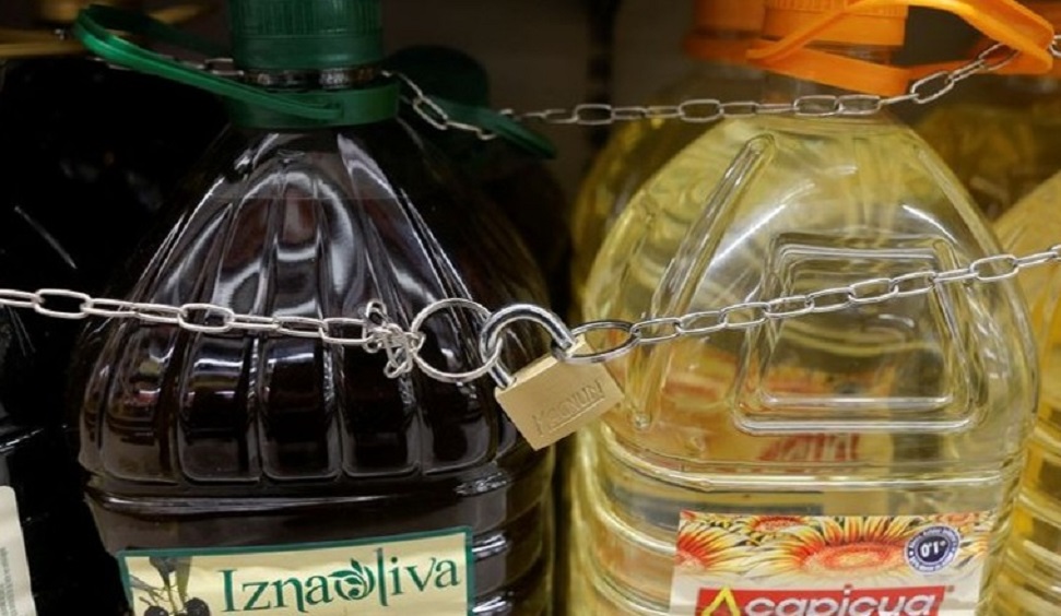 Rritet cmimi i vajit te ullirit ne Spanje, supermarketet shtojne sigurine